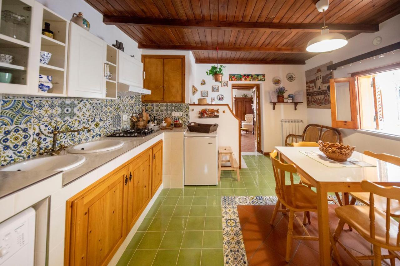 Familyholidays La Finestra Di Fronte Cefalù Kültér fotó